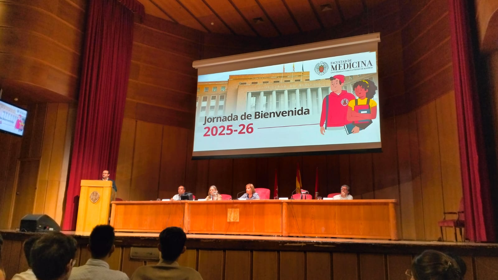 La Facultad de Medicina dio la bienvenida a los nuevos estudiantes del curso 2025-26