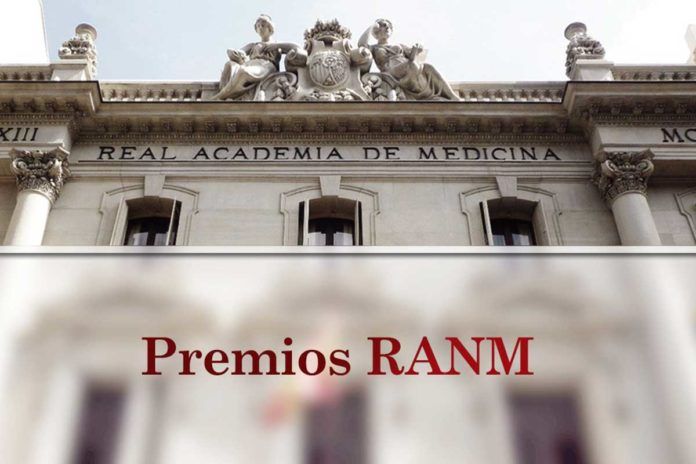 Premio Nacional de Doctorado en Ciencias Clínicas Quirúrgicas de la Real Academia Nacional de Medicina de España.